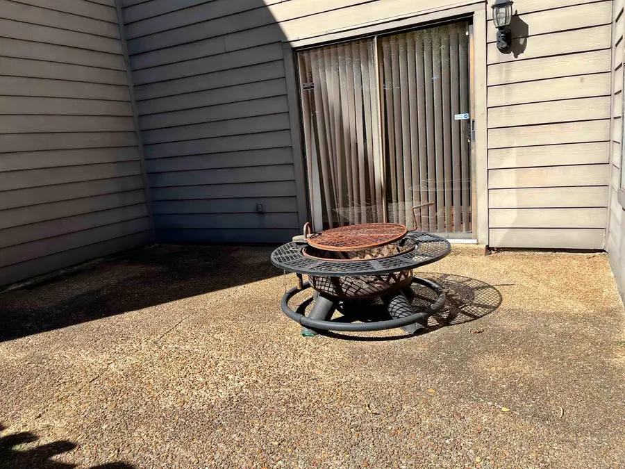 1679 S RAVENHILL DR #18, Germantown, TN 38138 - #2