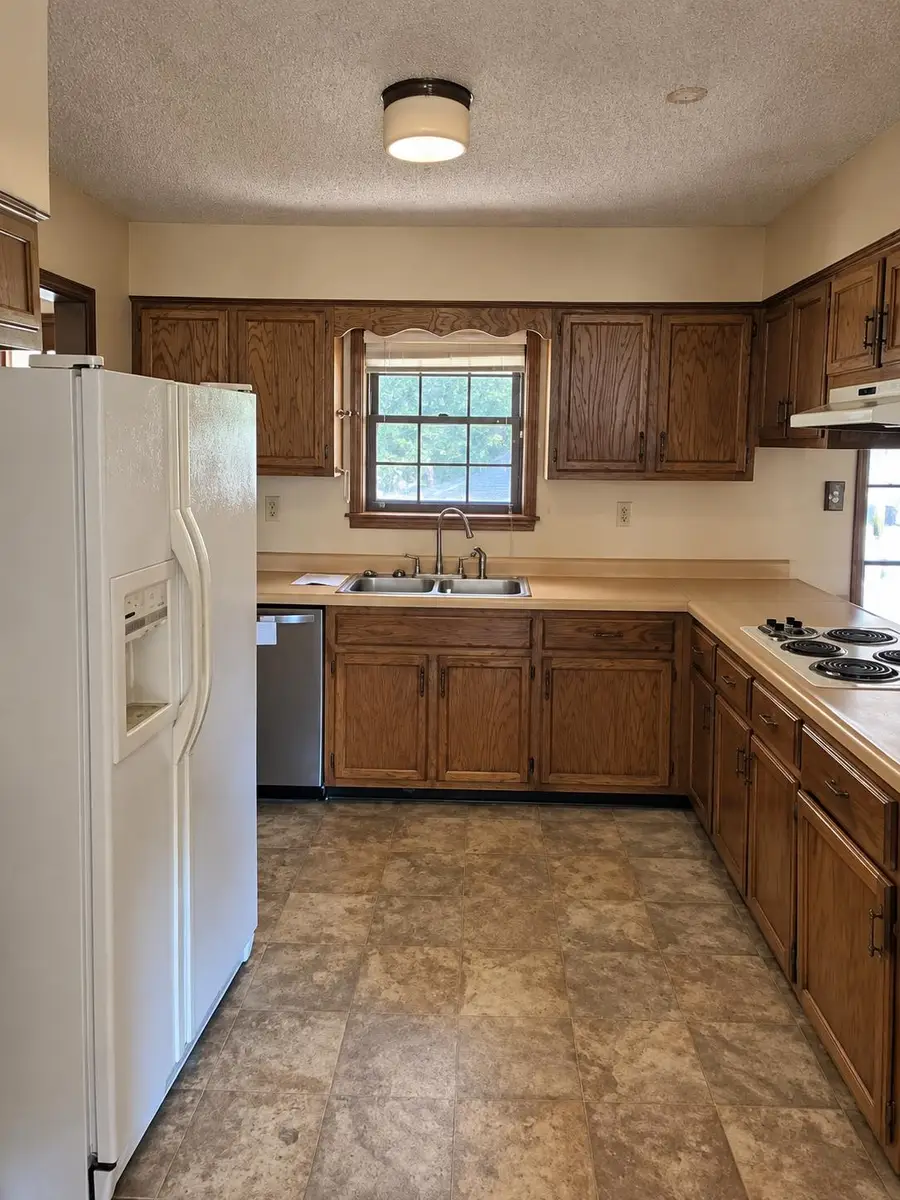 5905 HICKORY GROVE LN, Bartlett, TN 38134 - #3