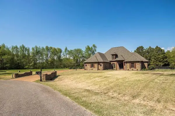 210 HIDDEN GROVE CT, Arlington, TN 38002