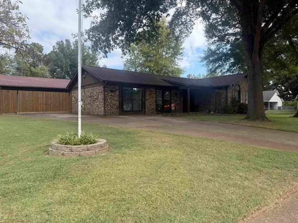 5040 CLEAR CREEK DR, Millington, TN 38053