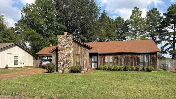 6776 STARKENBURG DR, Memphis, TN 38115