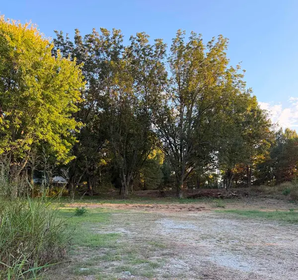 325 BURNETT LN, Covington, TN 38019