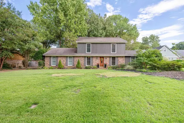 1676 E CHURCHILL DWNS E, Germantown, TN 38138