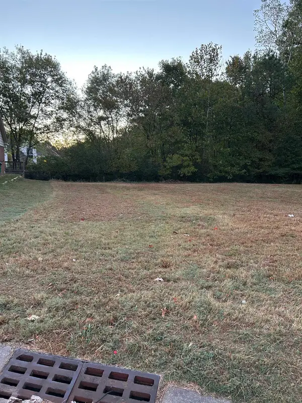 9867 MAGGIE WOODS LN, Memphis, TN 38002