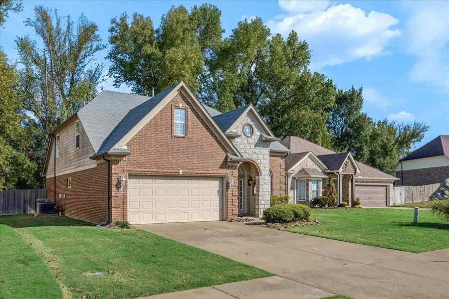 585 CHEROKEE CV, Oakland, TN 38060 - #2