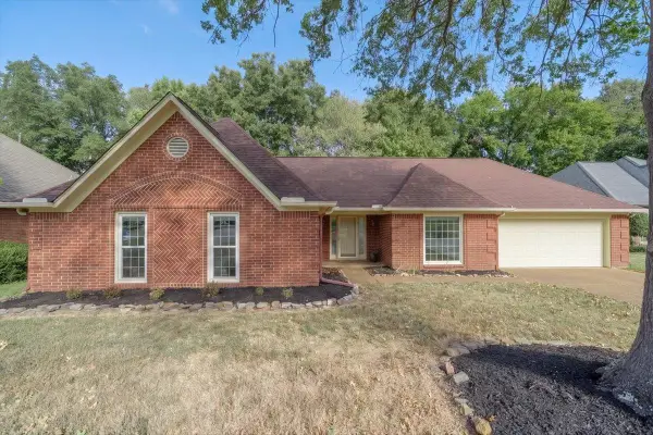 8290 CLINTON WAY LN, Memphis, TN 38018