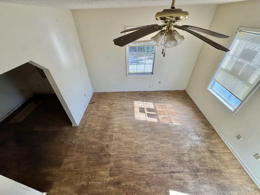58 E PEEBLES RD, Memphis, TN 38109 - #3