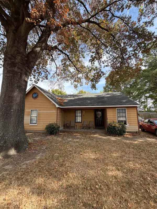 3926 E CHRISTINE GARDENS RD, Memphis, TN 38118