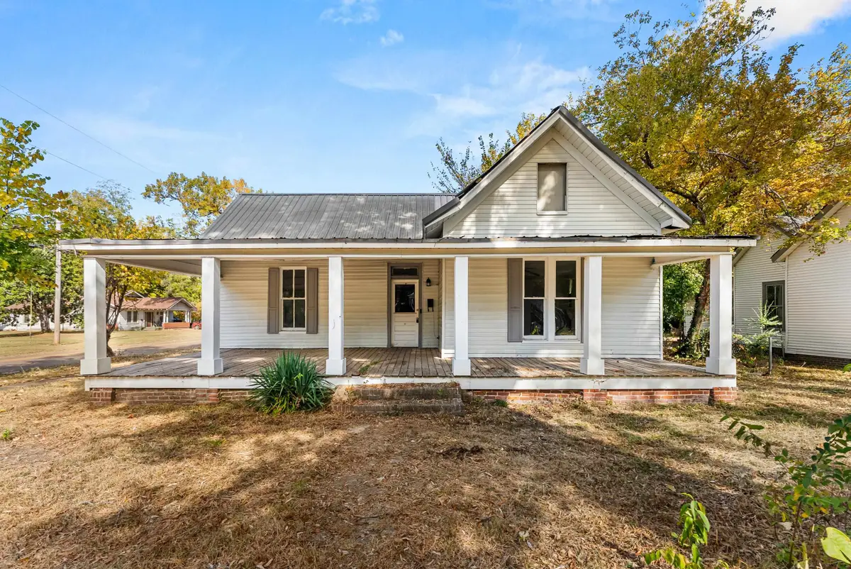 210 E PARK AVE, Holly Springs, MS 38635 - #1