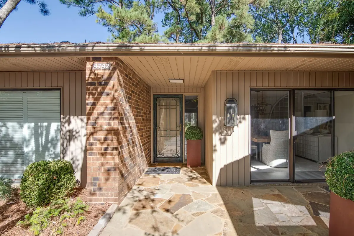 4742 CINNAMON CV, Memphis, TN 38117 - #1