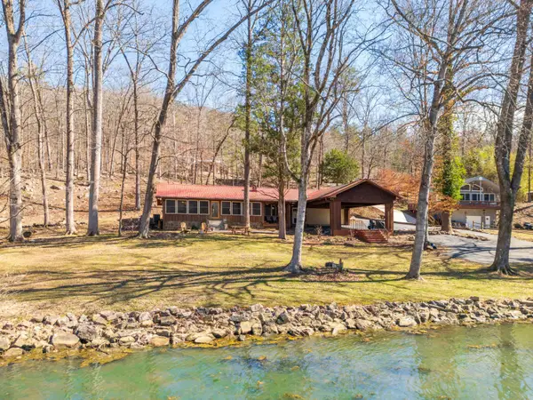 7286 Mullins Cove Road, Whitwell, TN 37397