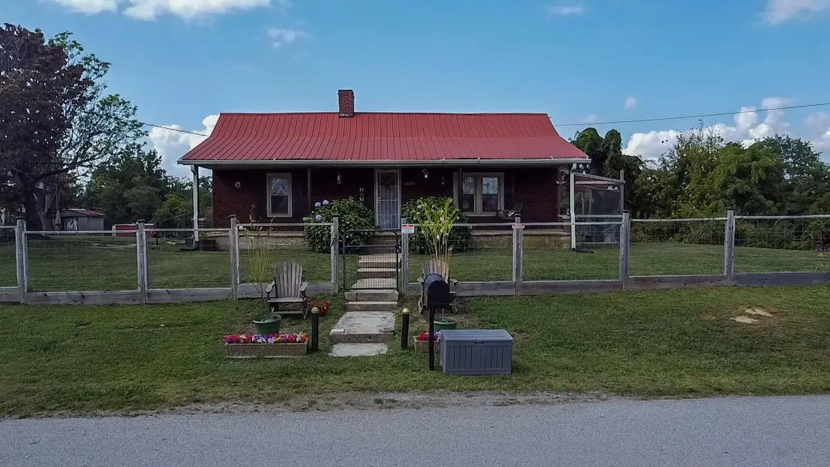 815 Old Mcminnville Street, Spencer, TN 38585 - Image #1