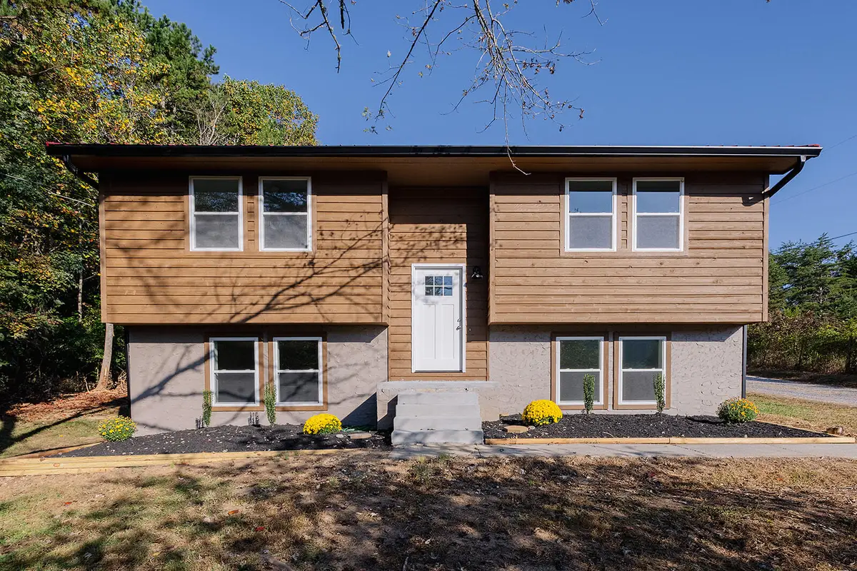 890 E Wolf Valley Road, Heiskell, TN 37754 - Image #1