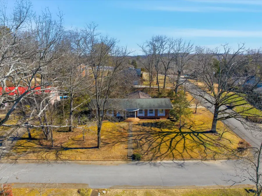 823 Oakland Drive, Athens, TN 37303 - #2