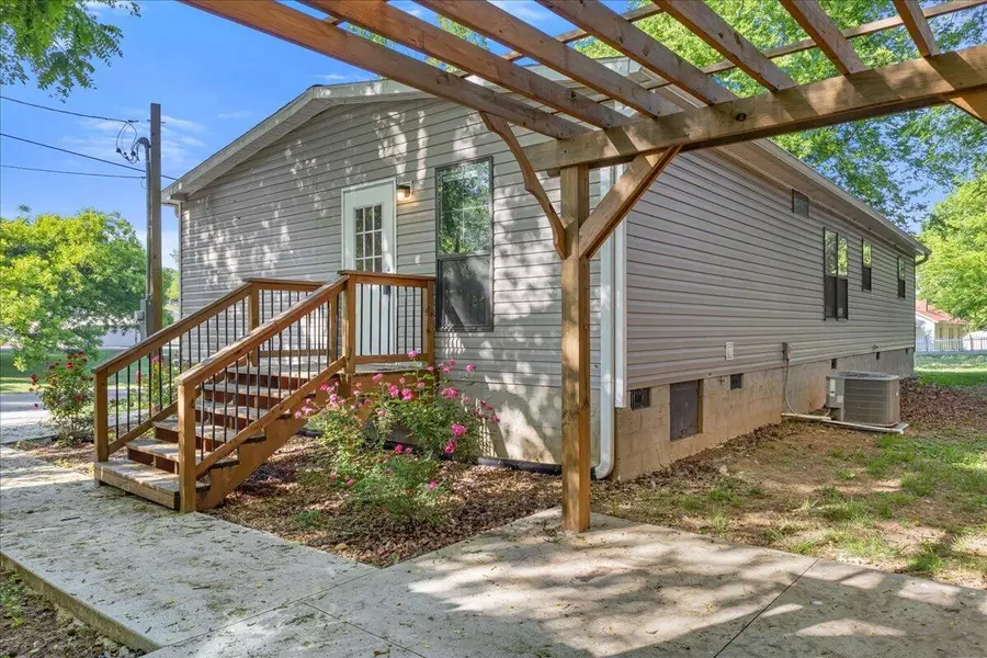 403 W Bank Street, Athens, TN 37303 - #2