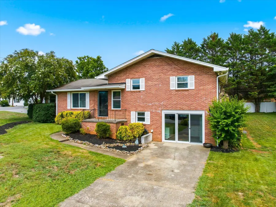 303 Scott Street, Athens, TN 37303 - #2