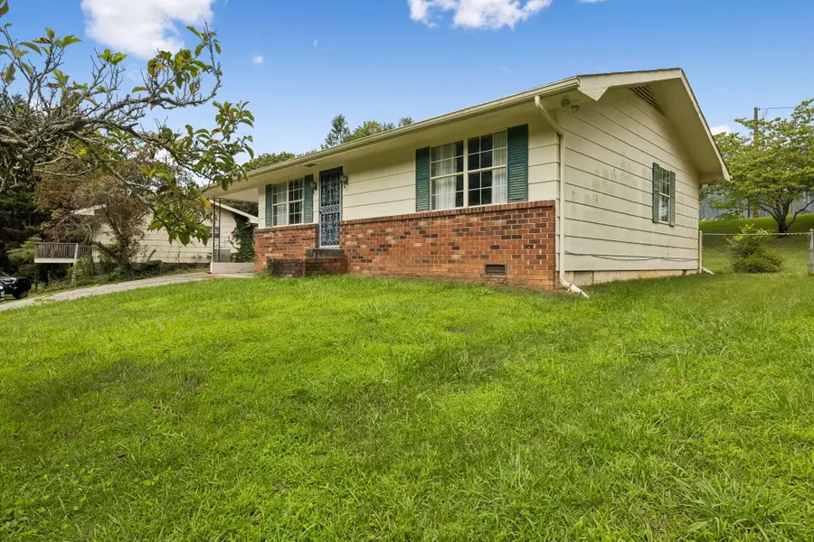 521 E Sunset Drive, Athens, TN 37303 - #3
