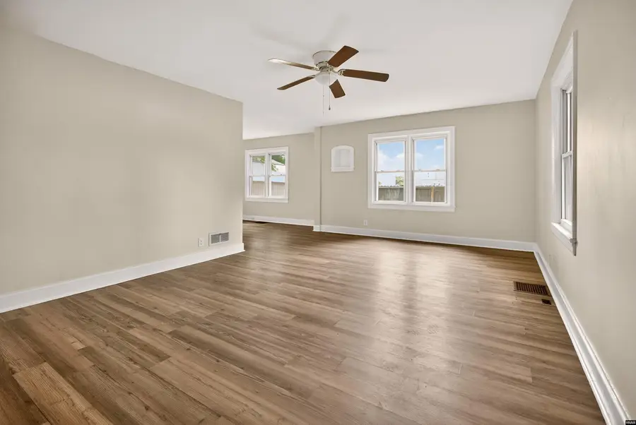 304 Poplar, Paris, TN 38242 - Image #2