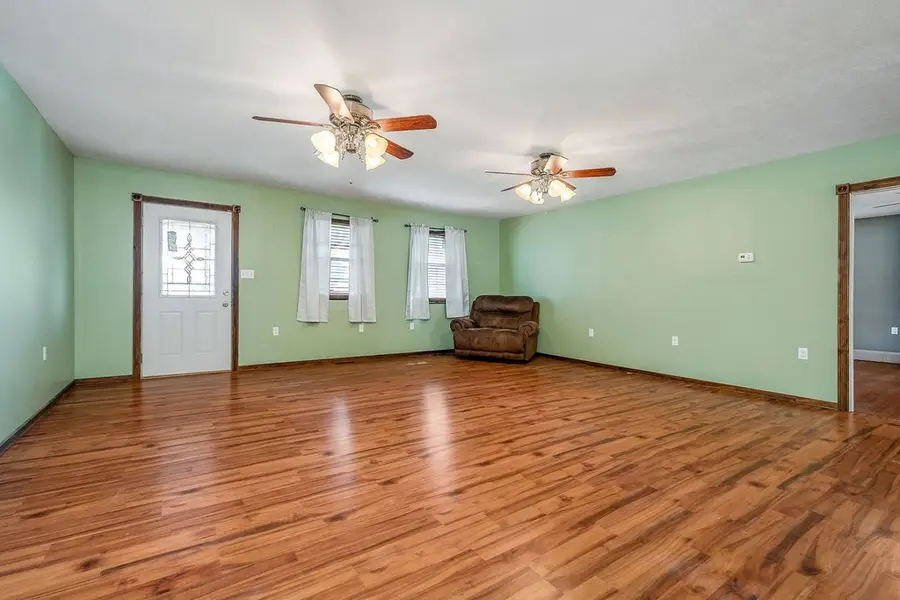 645 N Main Street, Byrdstown, TN 38549 - Image #3