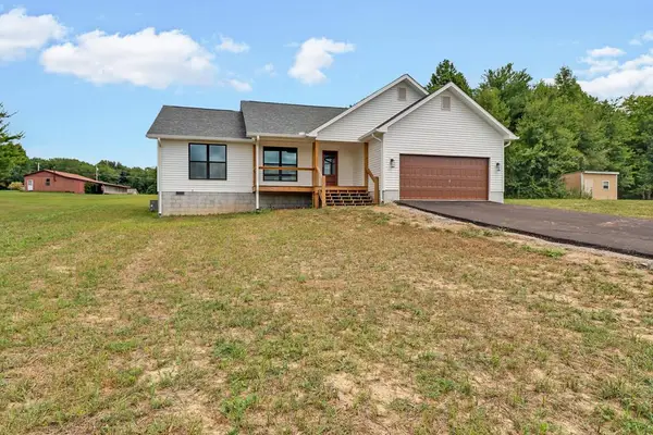 121 Willow Lake Dr, Jamestown, TN 38556