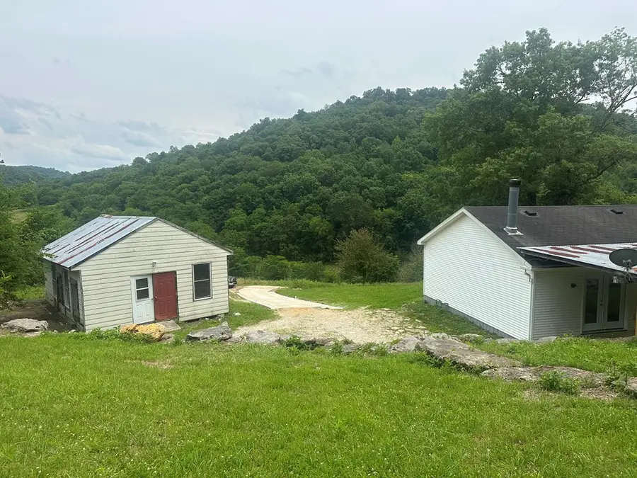 697 Club Springs Rd, Buffalo Valley, TN 38548 - Image #3