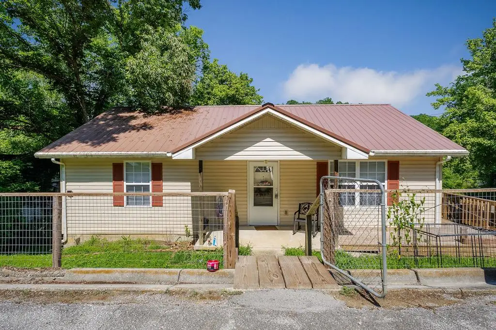 183 Borden St, Gainesboro, TN 38562 - Image #1