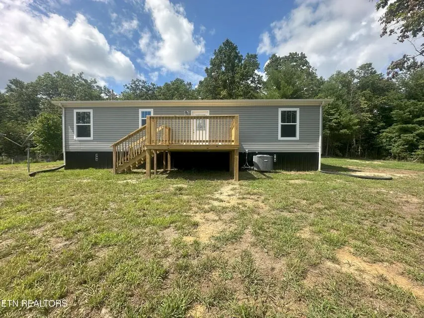 216 Valerie Dr, Deer Lodge, TN 37726-3506 - Image #2