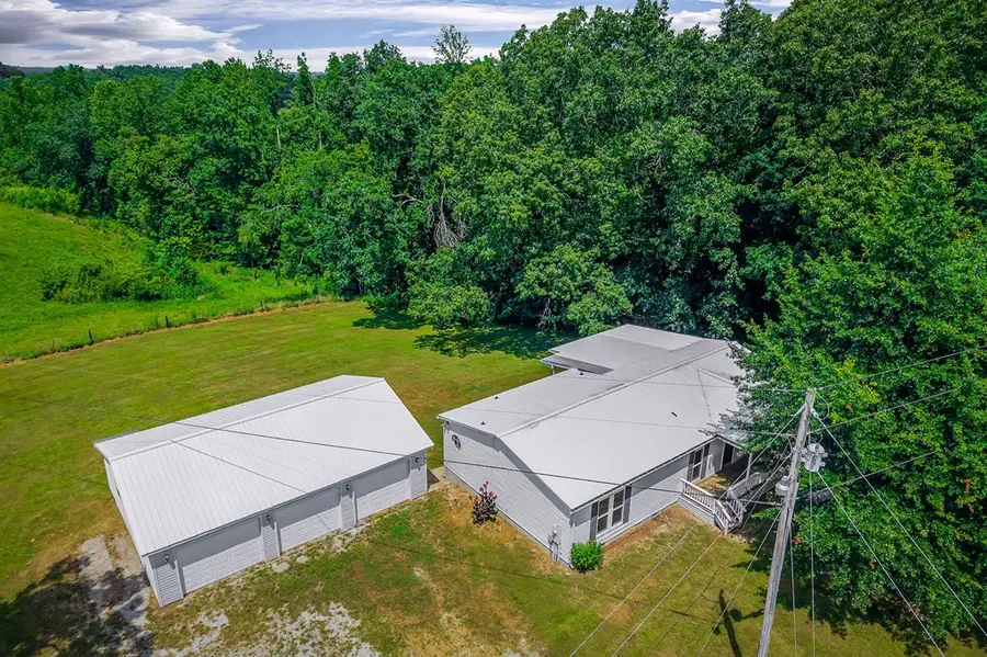 572 Lakeside Rd, Byrdstown, TN 38549 - Image #3