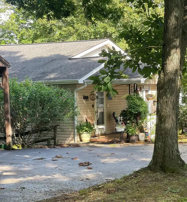 115 Black Oak Lane, Byrdstown, TN 38549