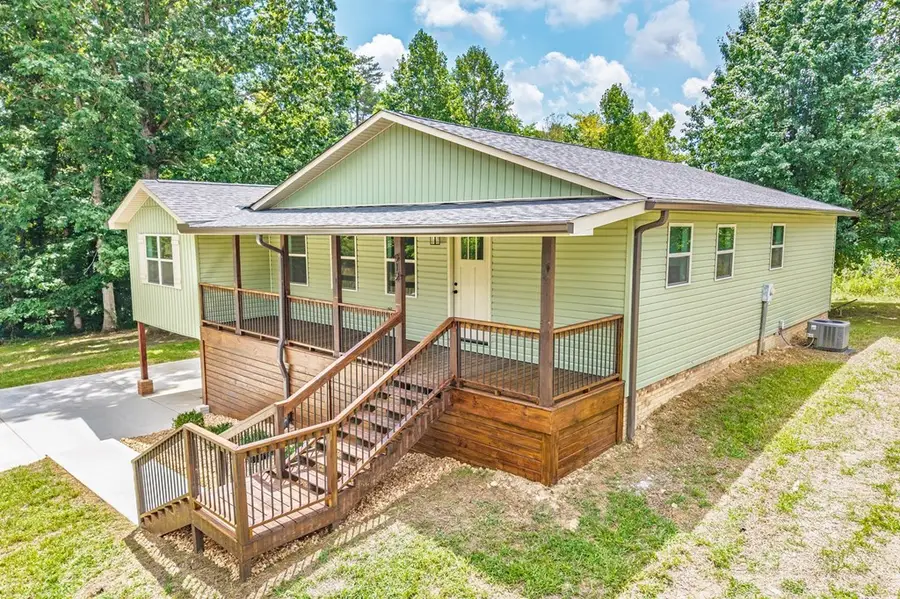 912 Jackson Ave, Monterey, TN 38574-1632 - Image #2