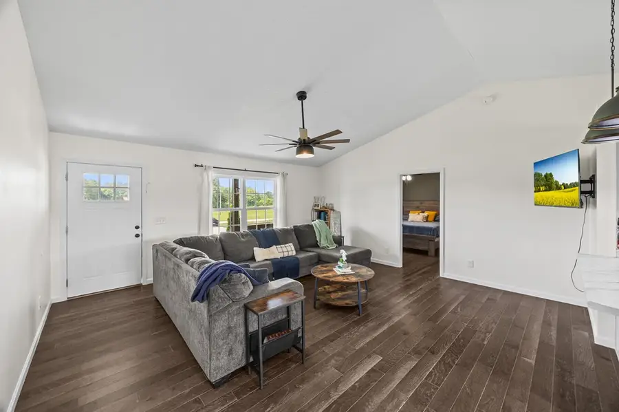 13723 Old Kentucky Rd, Walling, TN 38587 - Image #2