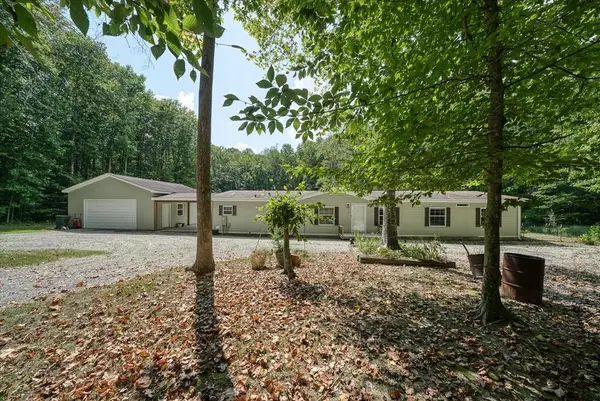 45 Butch Smith Ln., Byrdstown, TN 38549