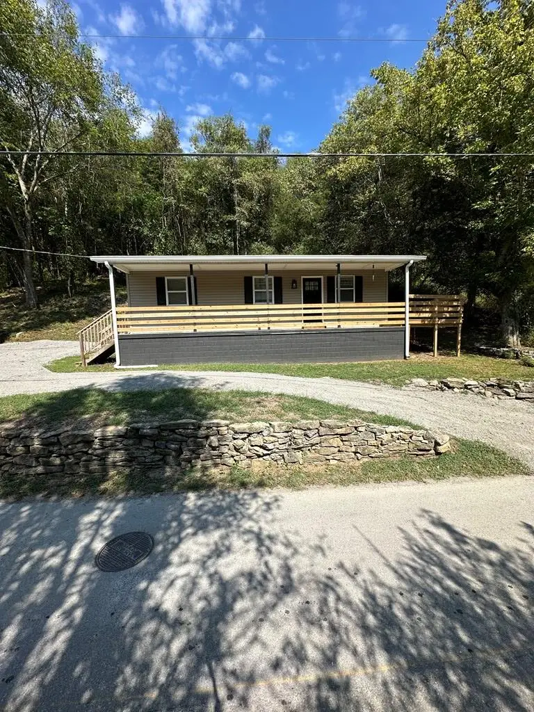 322 Gipson Avenue, Gainesboro, TN 38562 - Image #1