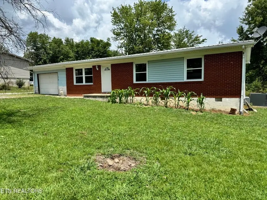 318 Sadie St, Jamestown, TN 38556-3834 - Image #2