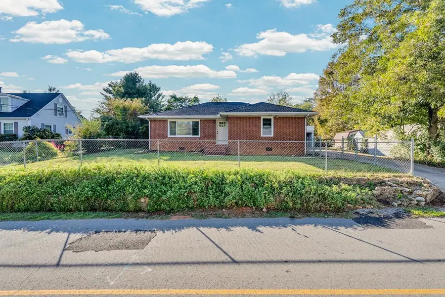 107 Oak St, Sparta, TN 38583 - Image #2