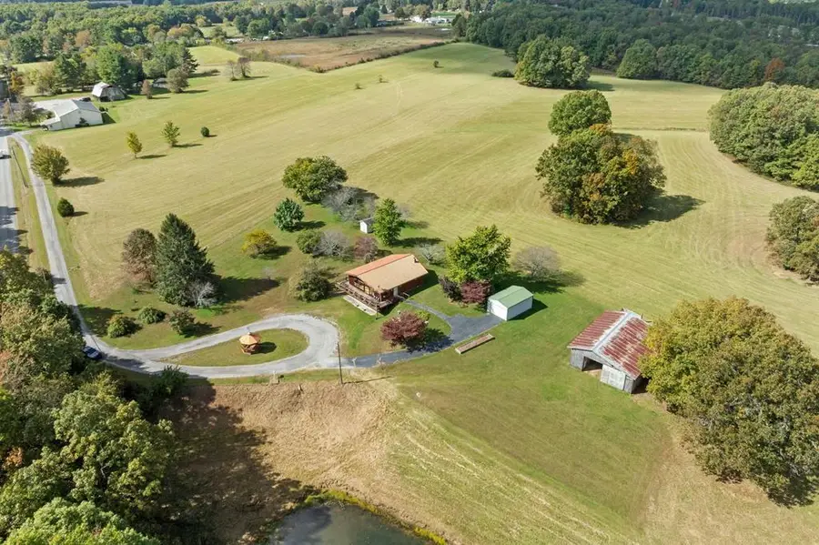 384 Miller Ct, Crossville, TN 38571-2387 - Image #2