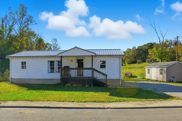 214 S Main St, Byrdstown, TN 38549
