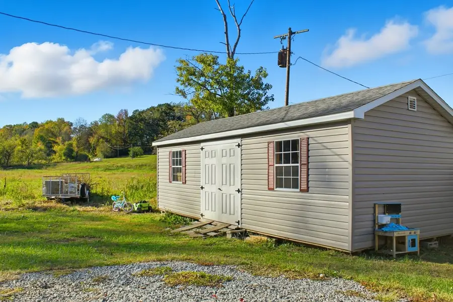 214 S Main St, Byrdstown, TN 38549 - Image #3