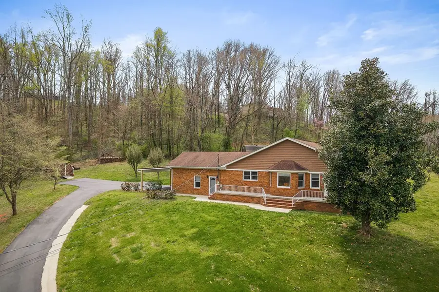 817 Peach Dr, Livingston, TN 38570 - Image #2