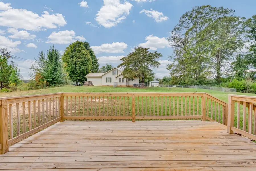 121 Hutchings College Rd, Sparta, TN 38583 - Image #2