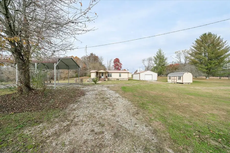 409 W Loop Rd, Sparta, TN 38583 - Image #2