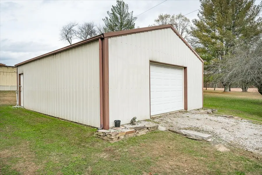 409 W Loop Rd, Sparta, TN 38583 - Image #3