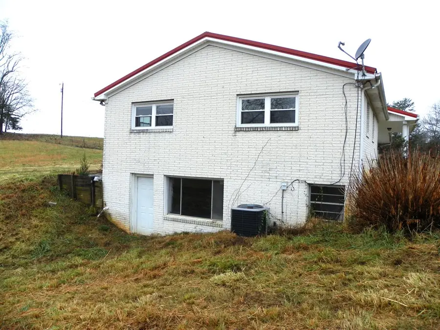 271 Geesling Ln, Hilham, TN 38568 - Image #2