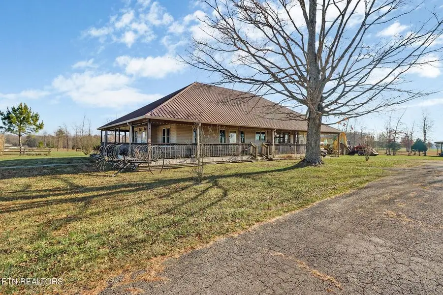 1275 Twin Bridge Rd, Deer Lodge, TN 37726-3510 - Image #2