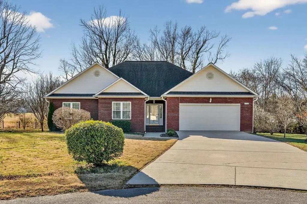 5568 Willow Oak Dr, Baxter, TN 38544 - Image #1