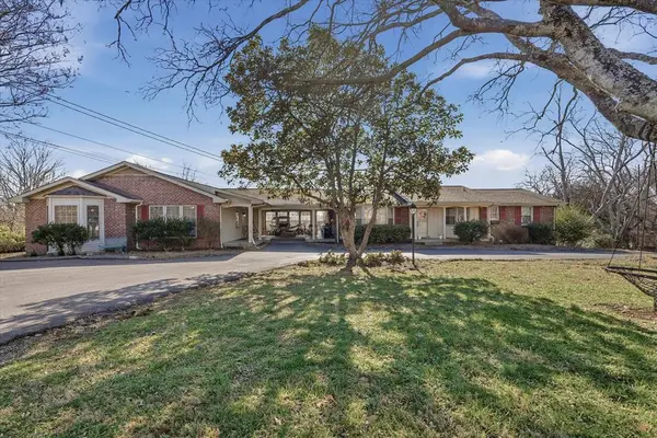 123 Savely Drive, Hendersonville, TN 37075