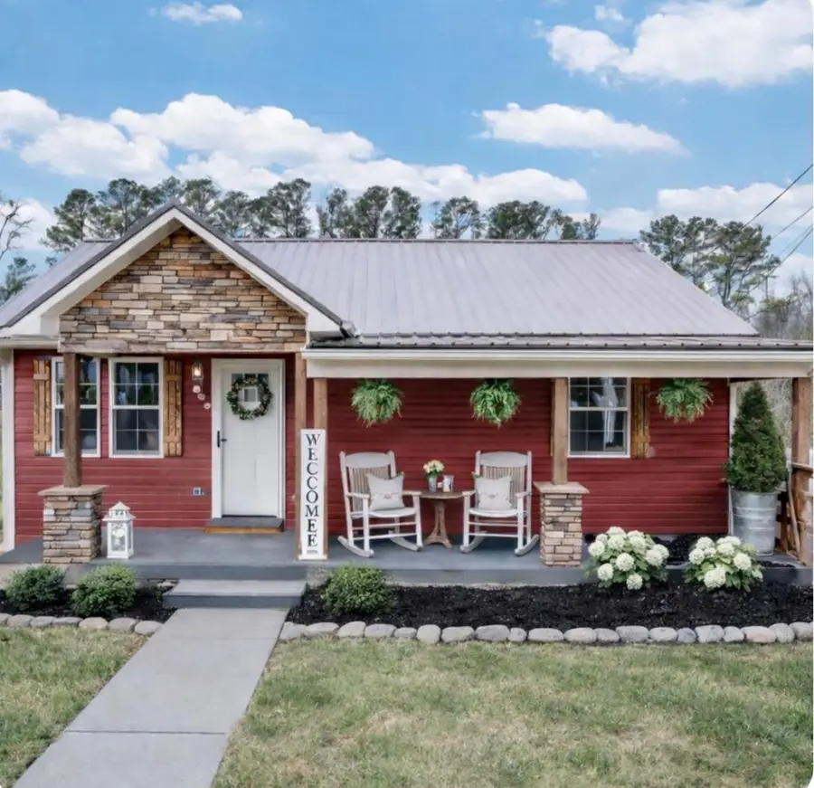 425 S Young St, Sparta, TN 38583 - #3