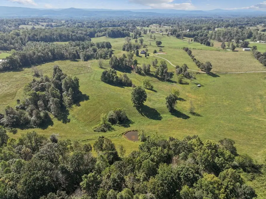 515 Jericho Rd, Quebeck, TN 38579 - #2