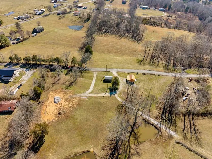 8585 Fox Hill Rd, Baxter, TN 38544 - #2