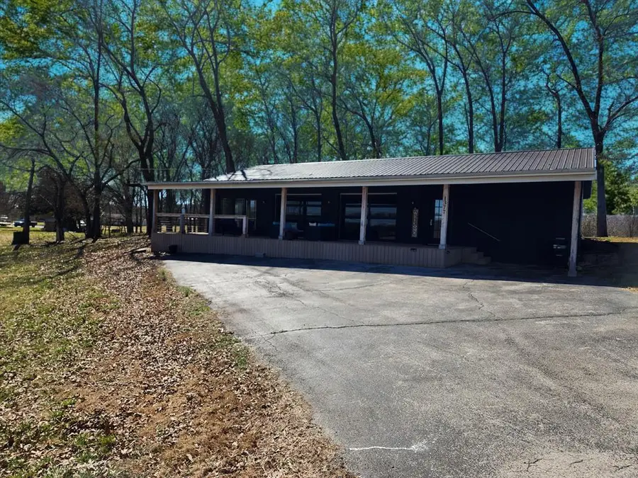 1377 Franks Ferry Rd, Sparta, TN 38583 - #2